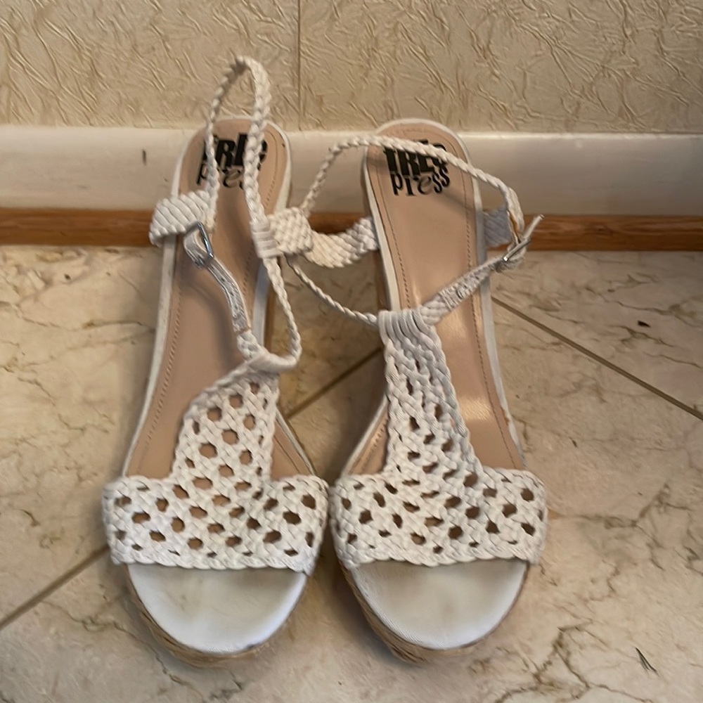 Gently-worn White Open-Toed Wedges